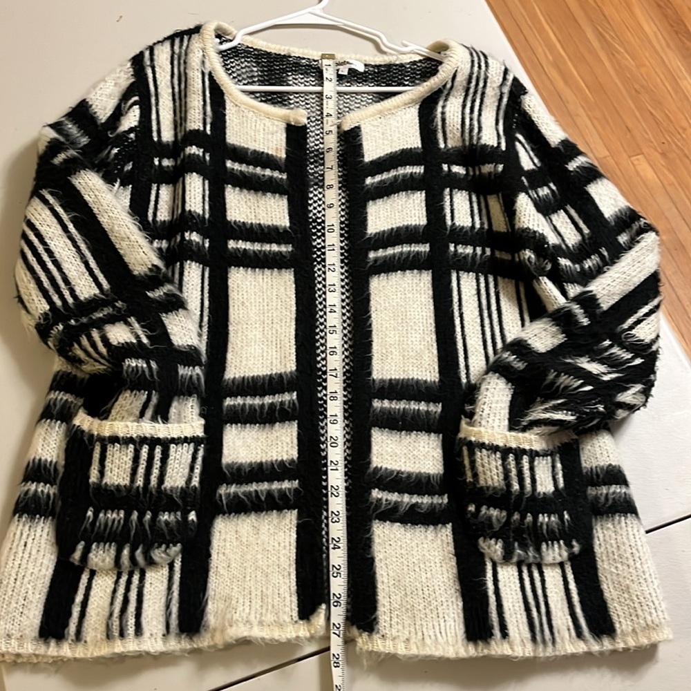 Ladies sweater/jacket - Picture 7 of 7